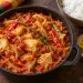 Rougail morue réunionnais en marmite, morceaux de morue en sauce tomate, piments et thym, avec riz et achards