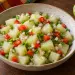 Salade de chouchou réunionnaise en dés, avec poivrons, échalote, oignons verts et piment